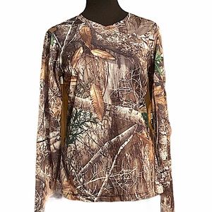NWT Field & Stream women’s performance Realtree patterned long sleeve tee